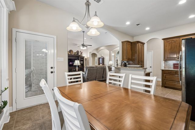 612 Sportsman Park Road, Azle, TX 76020