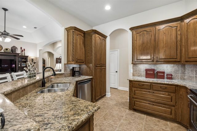 612 Sportsman Park Road, Azle, TX 76020
