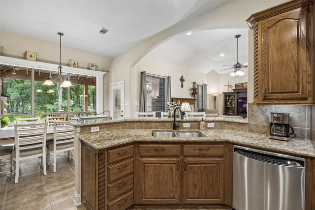 612 Sportsman Park Road, Azle, TX 76020