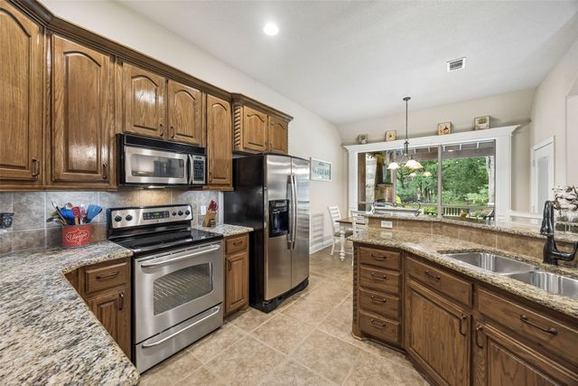 612 Sportsman Park Road, Azle, TX 76020