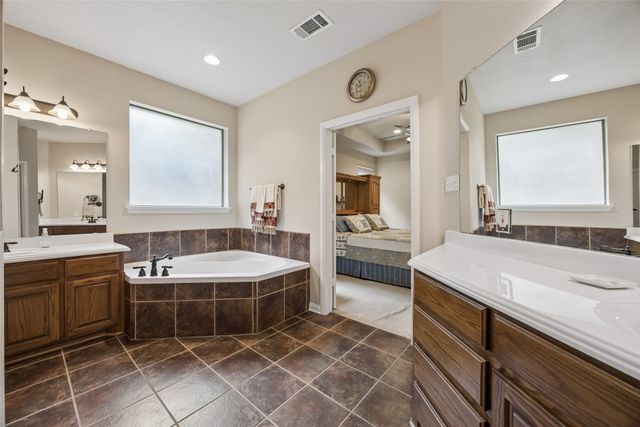 612 Sportsman Park Road, Azle, TX 76020