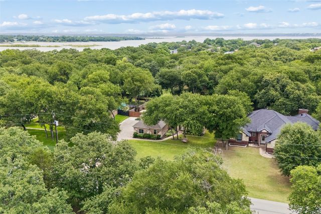 612 Sportsman Park Road, Azle, TX 76020