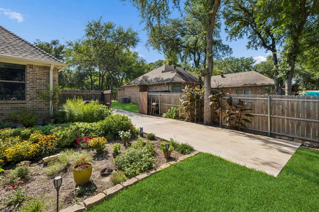 612 Sportsman Park Road, Azle, TX 76020
