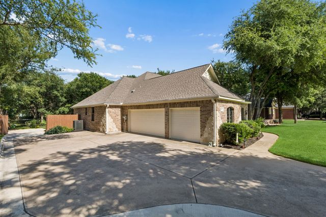 612 Sportsman Park Road, Azle, TX 76020