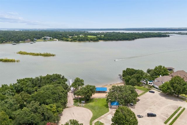 612 Sportsman Park Road, Azle, TX 76020