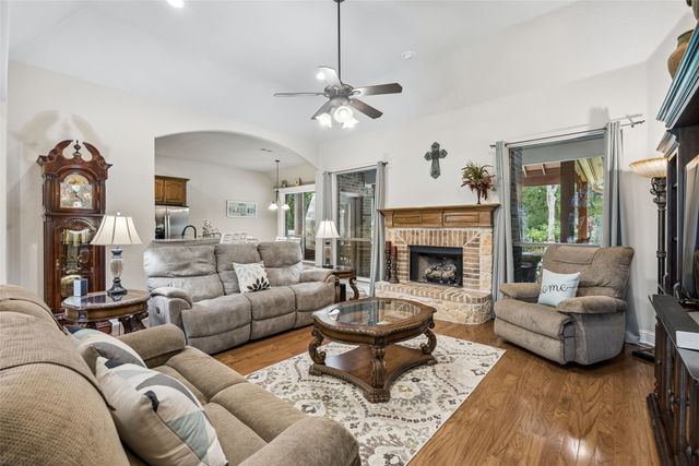 612 Sportsman Park Road, Azle, TX 76020