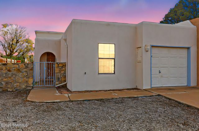 1015 Galvan Drive, Las Cruces, NM 88005