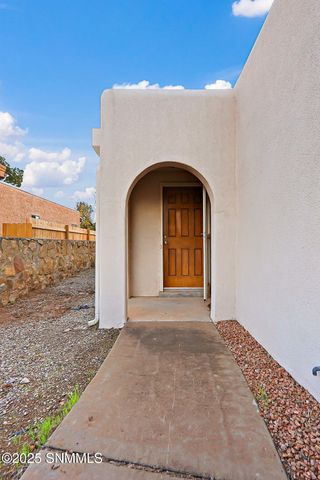 1015 Galvan Drive, Las Cruces, NM 88005
