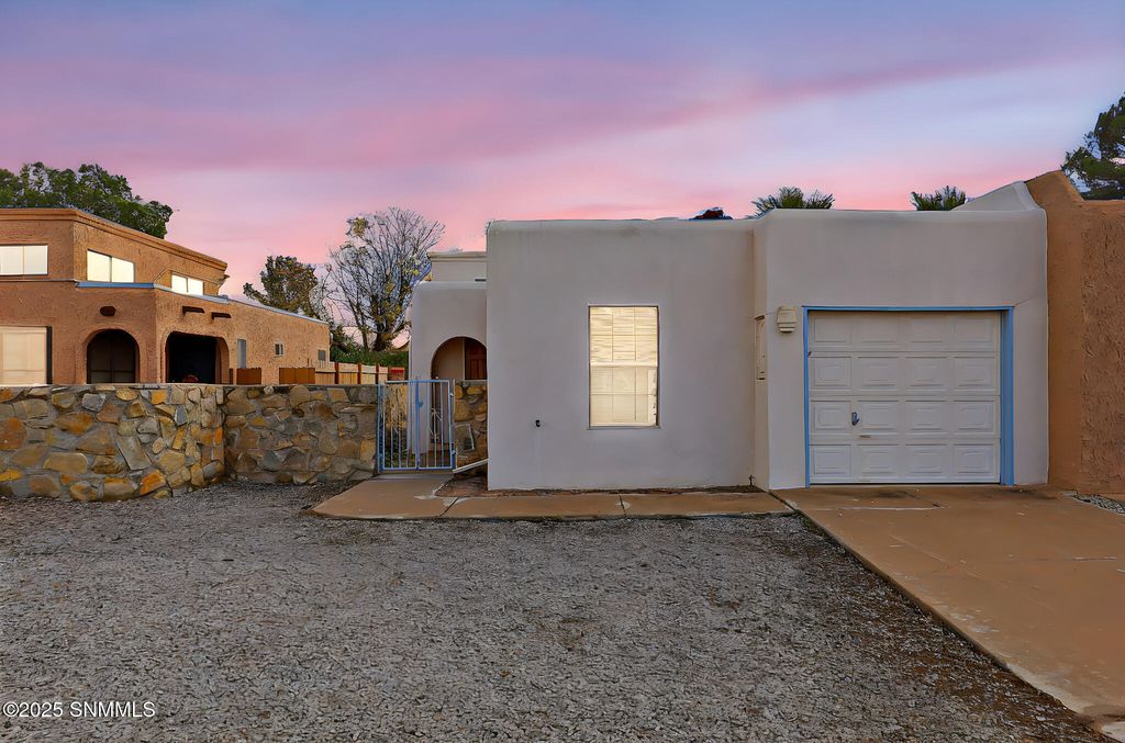 1015 Galvan Drive, Las Cruces, NM 88005
