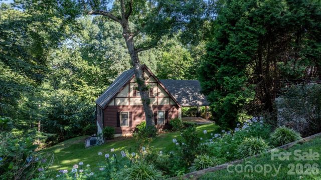 5562 Clearlake Drive, Hickory, NC 28601