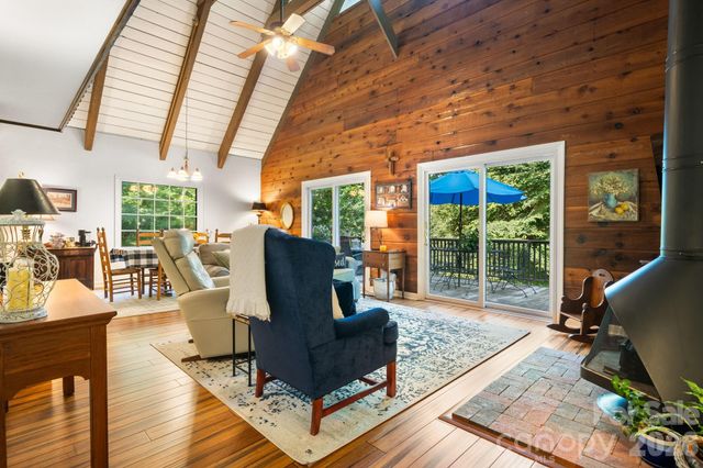 5562 Clearlake Drive, Hickory, NC 28601