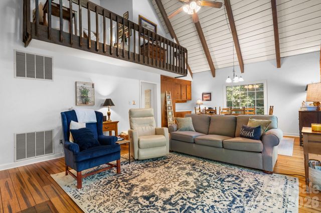 5562 Clearlake Drive, Hickory, NC 28601