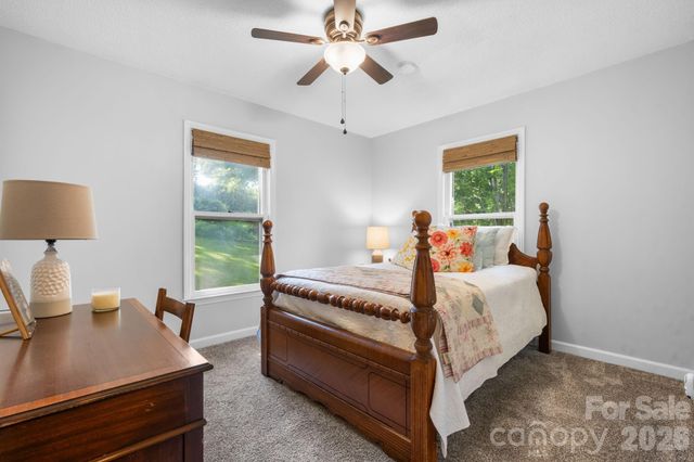 5562 Clearlake Drive, Hickory, NC 28601