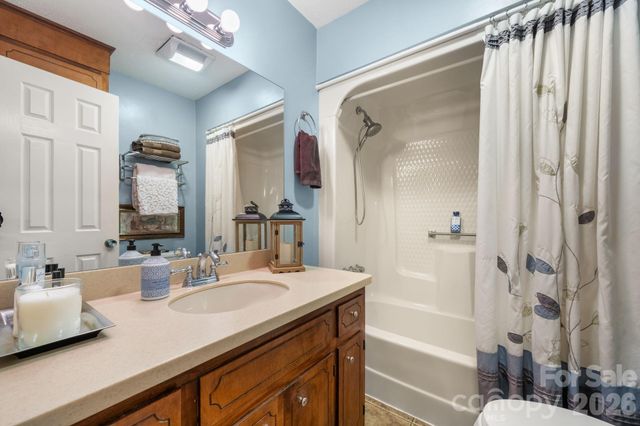 5562 Clearlake Drive, Hickory, NC 28601