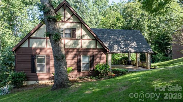 5562 Clearlake Drive, Hickory, NC 28601