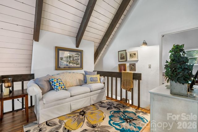 5562 Clearlake Drive, Hickory, NC 28601