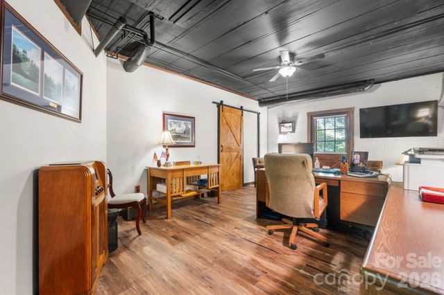 5562 Clearlake Drive, Hickory, NC 28601
