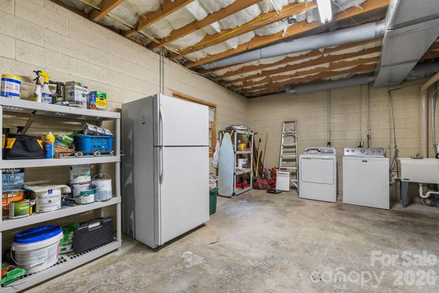 5562 Clearlake Drive, Hickory, NC 28601