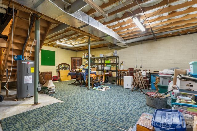 5562 Clearlake Drive, Hickory, NC 28601