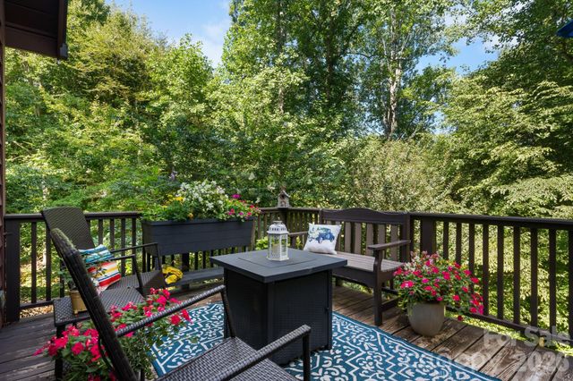 5562 Clearlake Drive, Hickory, NC 28601