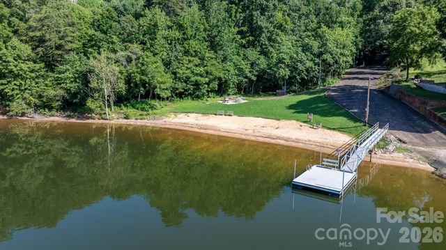 5562 Clearlake Drive, Hickory, NC 28601