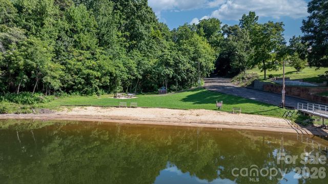 5562 Clearlake Drive, Hickory, NC 28601