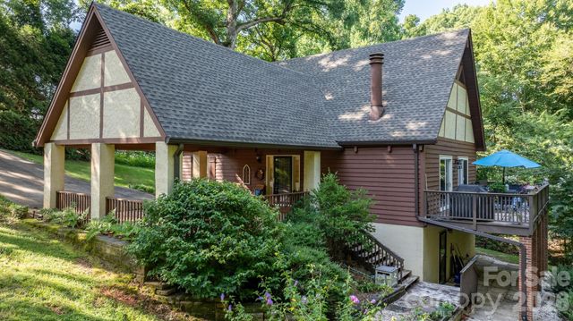 5562 Clearlake Drive, Hickory, NC 28601