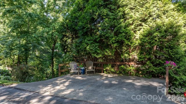 5562 Clearlake Drive, Hickory, NC 28601
