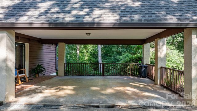 5562 Clearlake Drive, Hickory, NC 28601