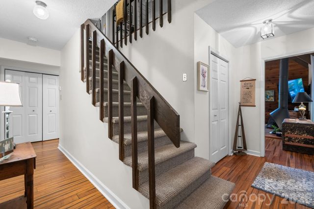 5562 Clearlake Drive, Hickory, NC 28601