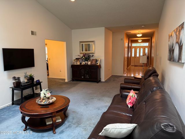 77 Harwood Road, Monroe, NJ 08831