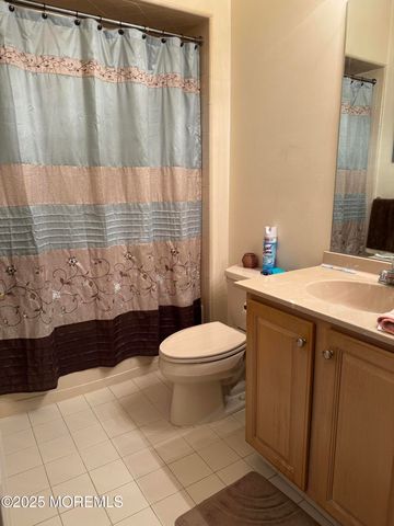 77 Harwood Road, Monroe, NJ 08831