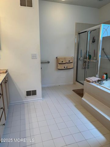 77 Harwood Road, Monroe, NJ 08831