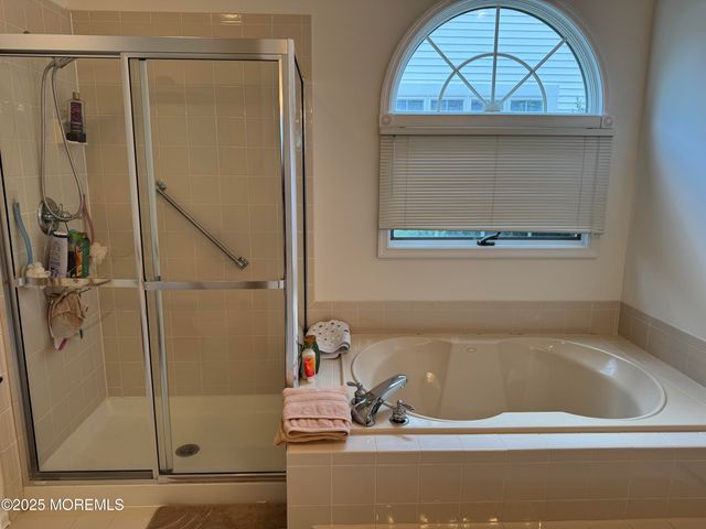 77 Harwood Road, Monroe, NJ 08831