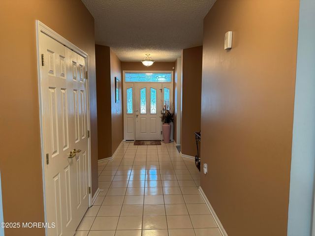 77 Harwood Road, Monroe, NJ 08831