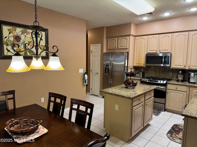 77 Harwood Road, Monroe, NJ 08831