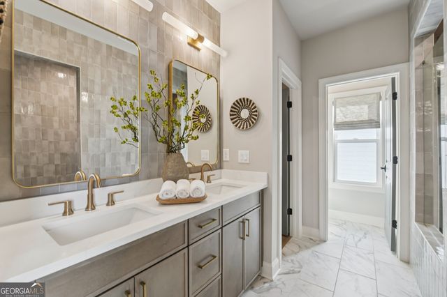 129 Herring Drive, Hoschton, GA 30548