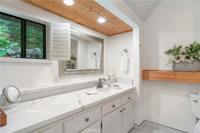 841 Cottage Grove Road, Lake Arrowhead, CA 92352