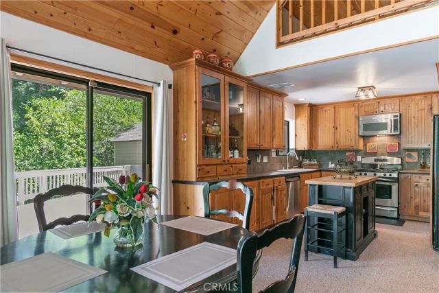 841 Cottage Grove Road, Lake Arrowhead, CA 92352