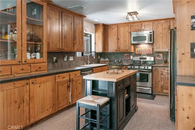 841 Cottage Grove Road, Lake Arrowhead, CA 92352