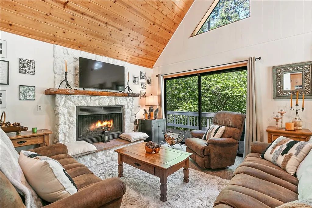 841 Cottage Grove Road, Lake Arrowhead, CA 92352