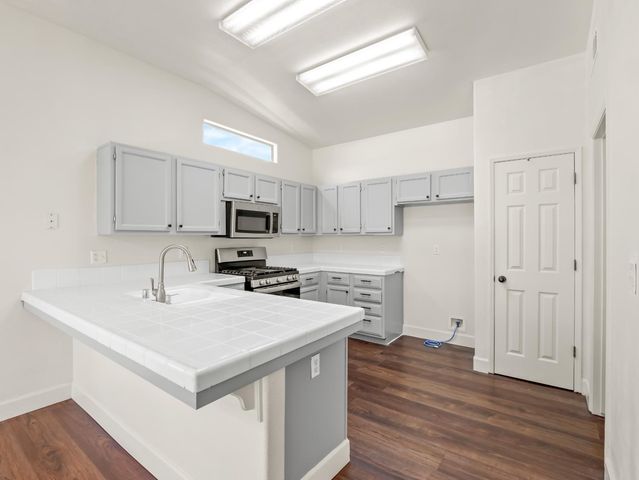 5637 W Oak Avenue, Fresno, CA 93722