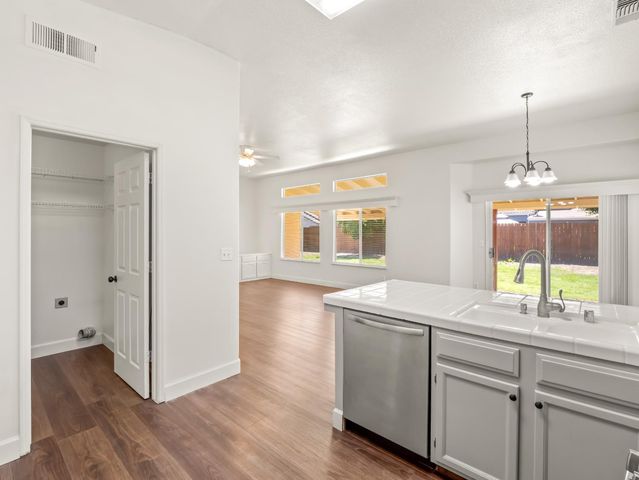 5637 W Oak Avenue, Fresno, CA 93722