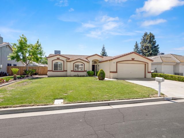 5637 W Oak Avenue, Fresno, CA 93722