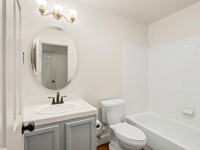 5637 W Oak Avenue, Fresno, CA 93722