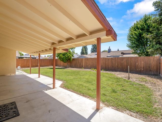 5637 W Oak Avenue, Fresno, CA 93722