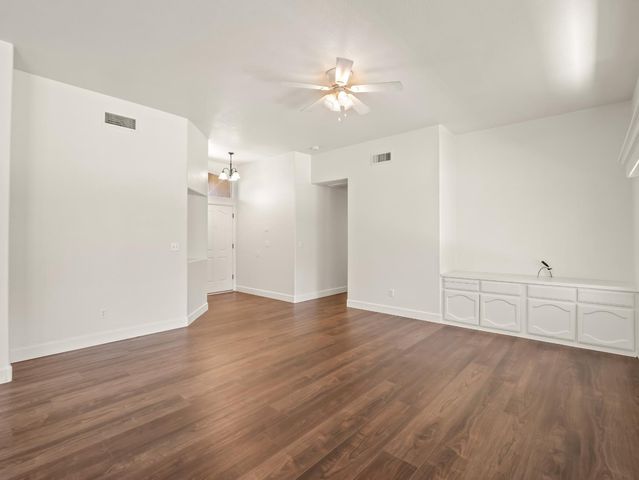 5637 W Oak Avenue, Fresno, CA 93722