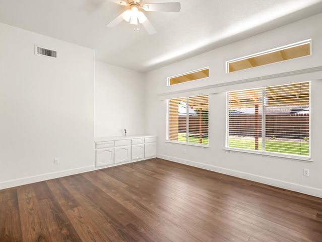 5637 W Oak Avenue, Fresno, CA 93722