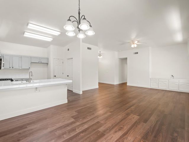 5637 W Oak Avenue, Fresno, CA 93722