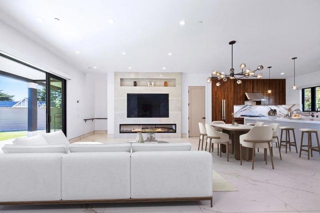 1016 Escalero Avenue, Pacifica, CA 94044